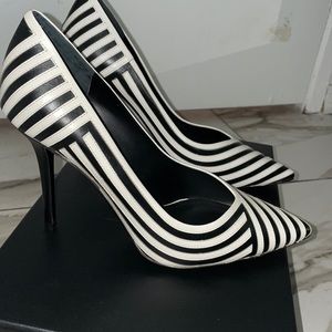 Ferragamo pumps black and white new